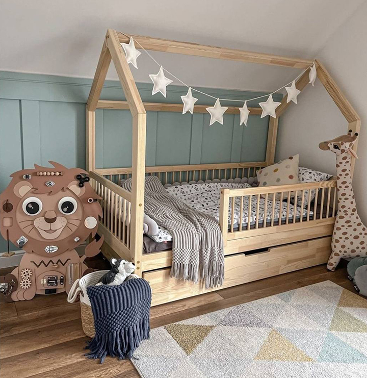 Детская кровать «Домик в лесу» в белом цвете